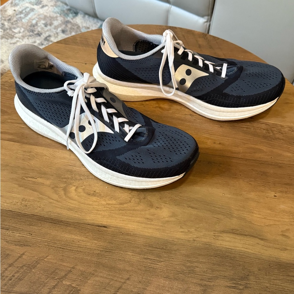 Men’s Saucony Black and White Athletic Shoes Retro-Inspired Design